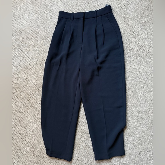 NWOT Aritzia Babaton Carrot Pants in Black Size 6 - Picture 4 of 6